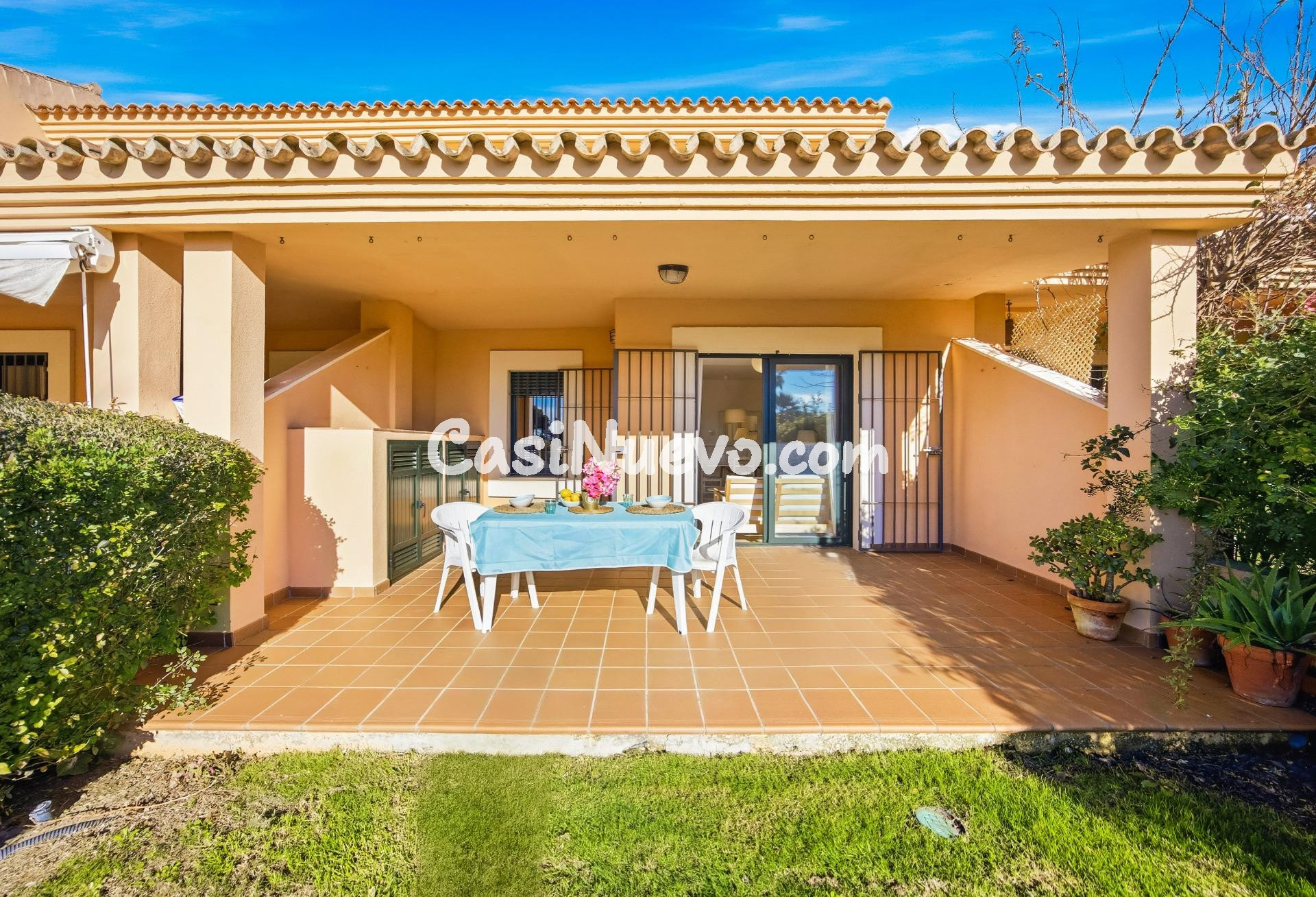 ADOSADO EN URBANIZACION EN EL NOVO SANCTI PETRI - foto 4