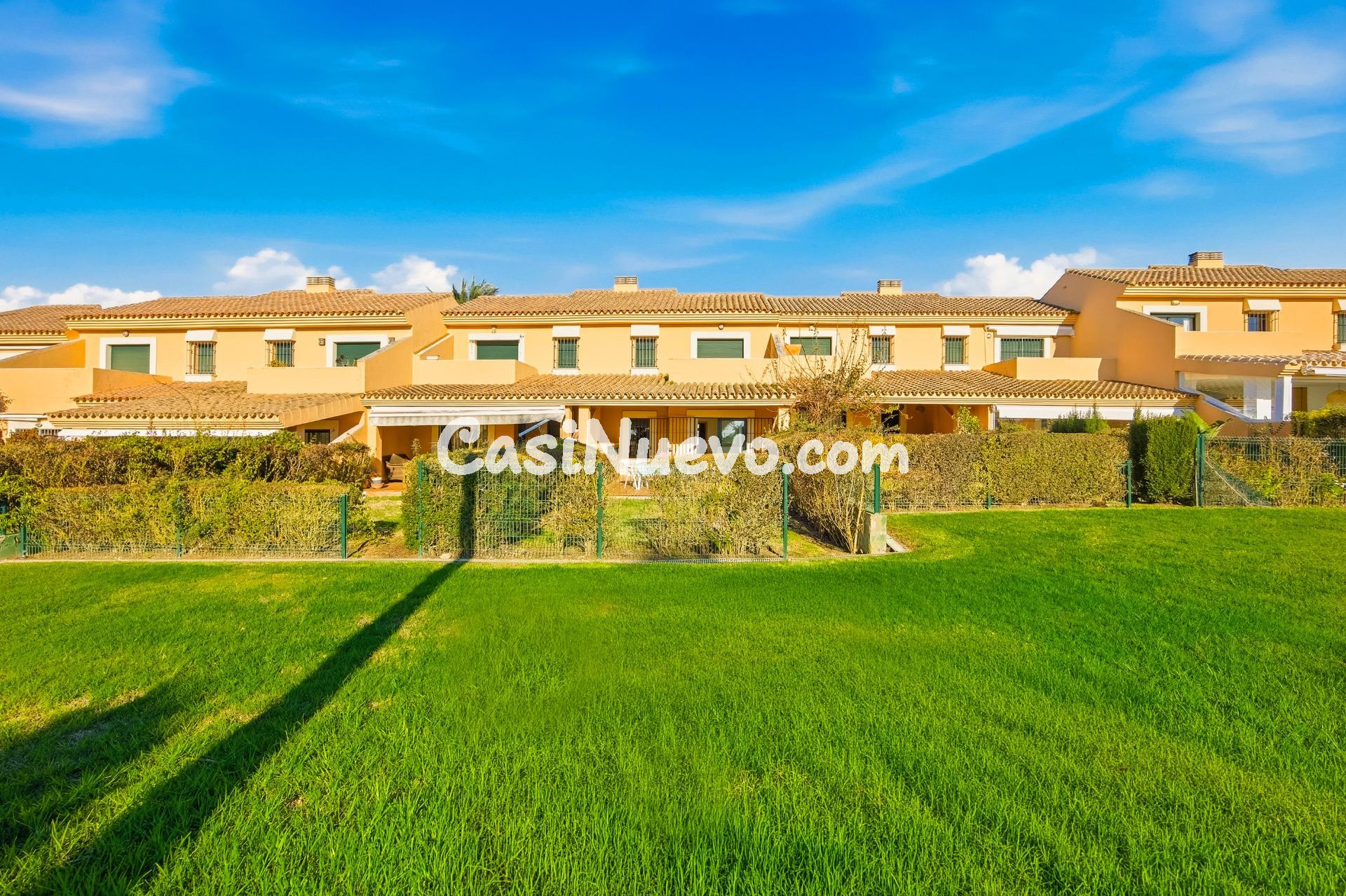 ADOSADO EN URBANIZACION EN EL NOVO SANCTI PETRI - foto 5