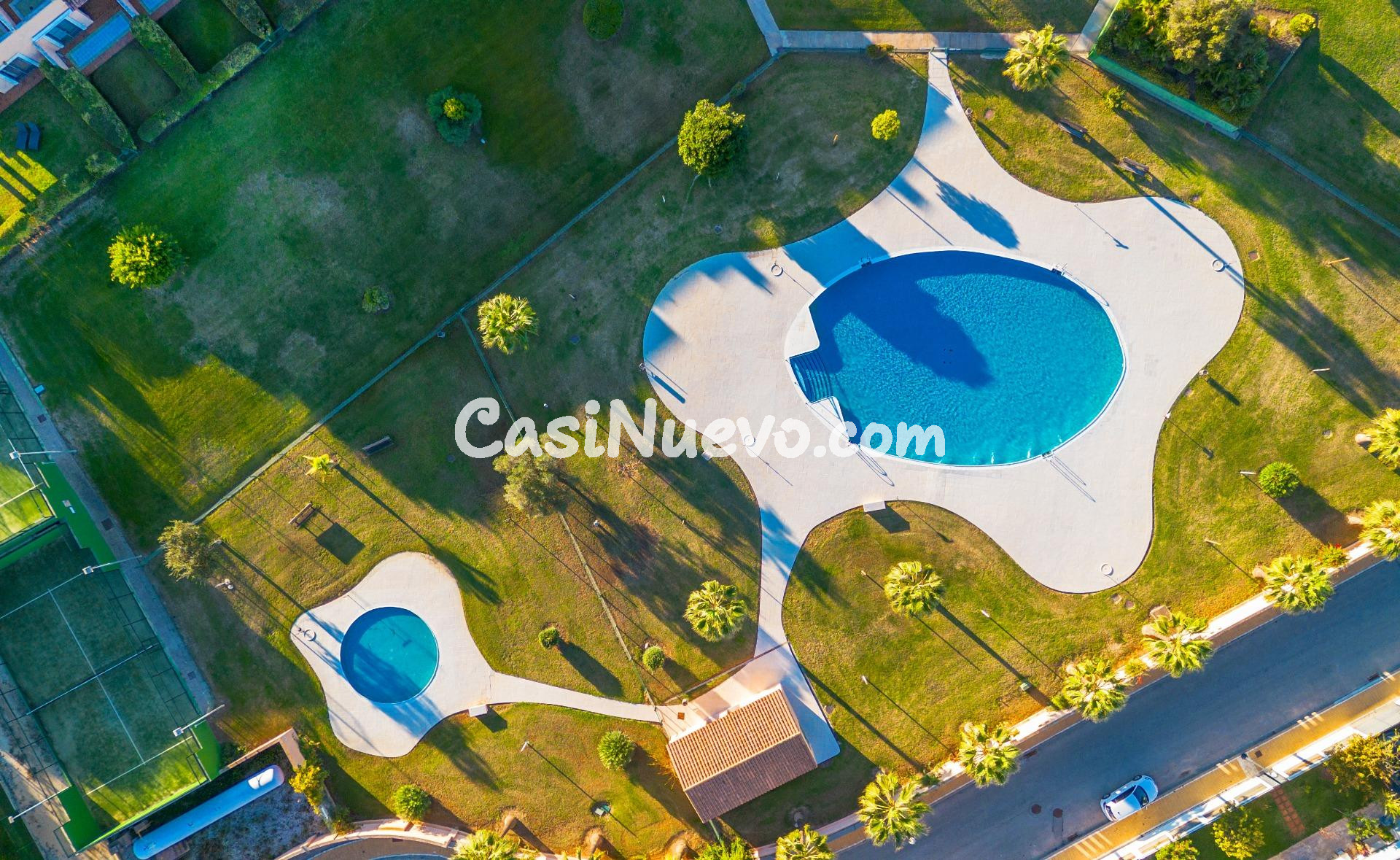 ADOSADO EN URBANIZACION EN EL NOVO SANCTI PETRI - foto 26