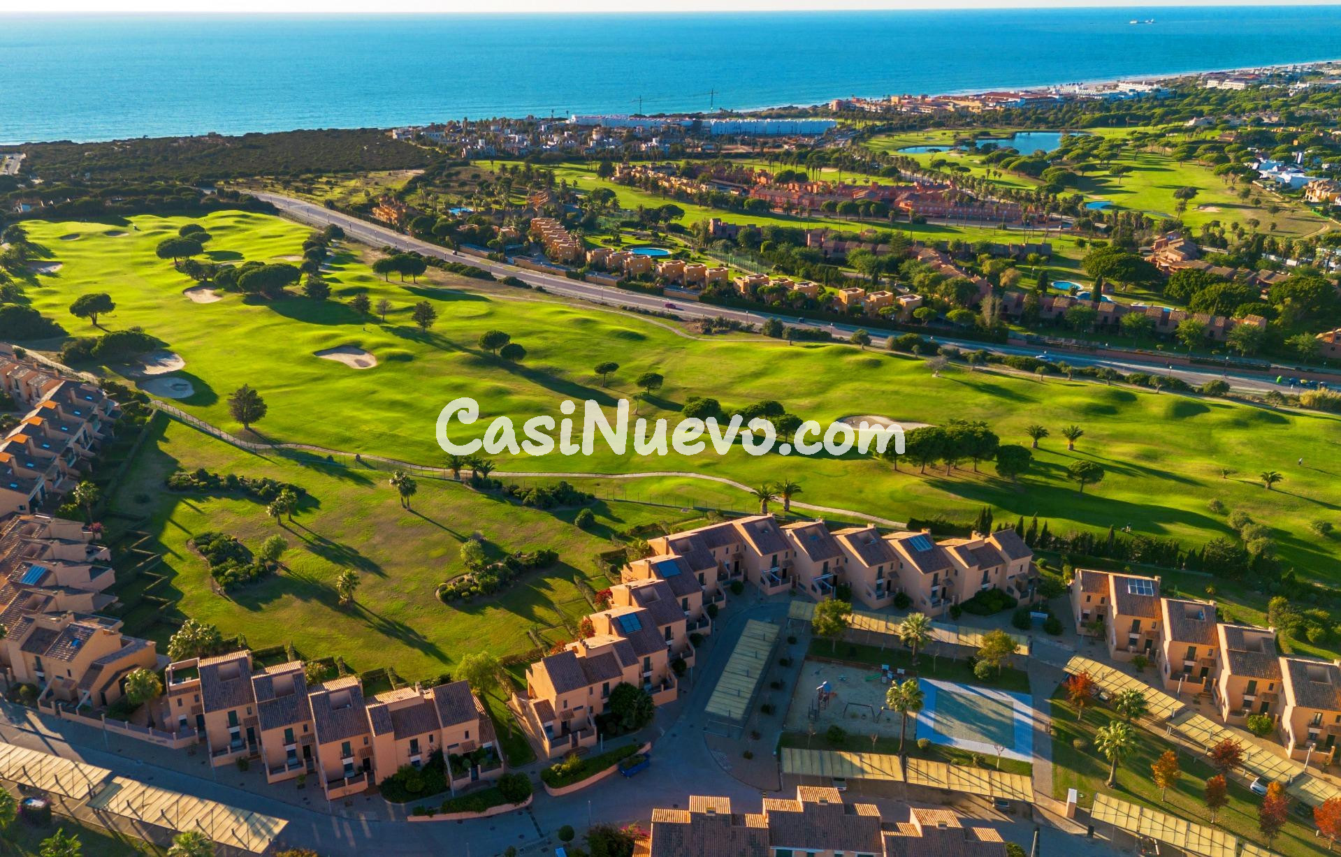 ADOSADO EN URBANIZACION EN EL NOVO SANCTI PETRI - foto 50