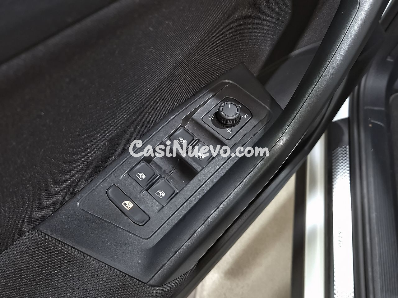 Volkswagen T-Roc Dark 1.0 TSI 81kW (110CV) - foto 11