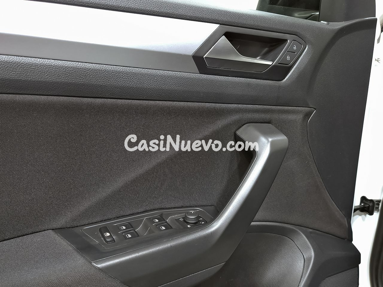 Volkswagen T-Roc Dark 1.0 TSI 81kW (110CV) - foto 12