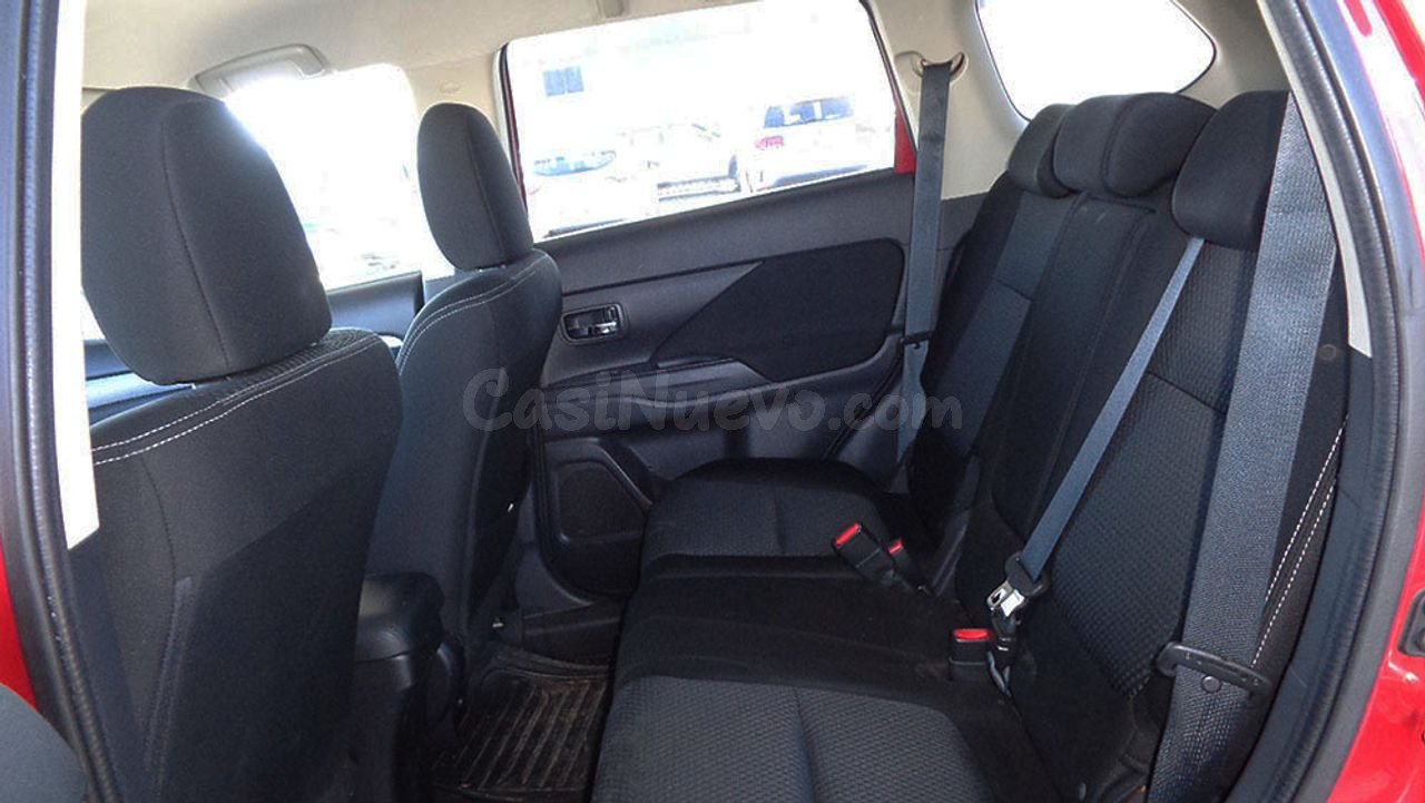 Mitsubishi Outlander 220 DID MOTION 2WD - foto 4