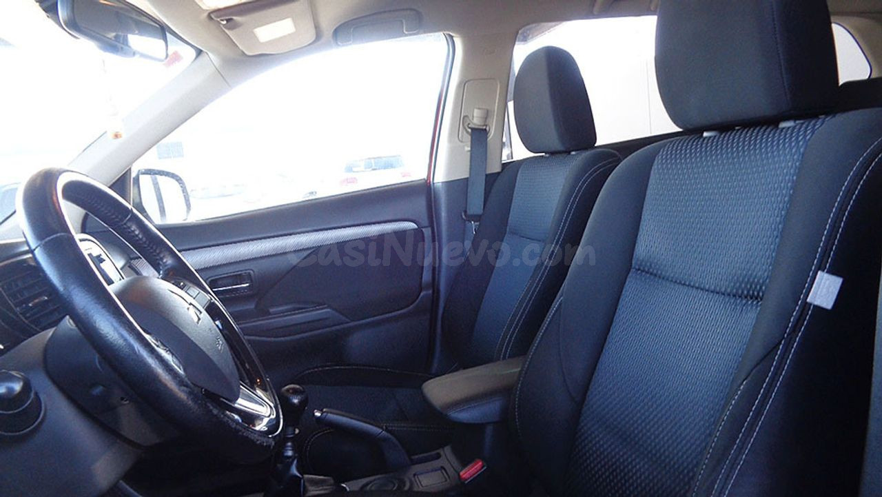 Mitsubishi Outlander 220 DID MOTION 2WD - foto 8