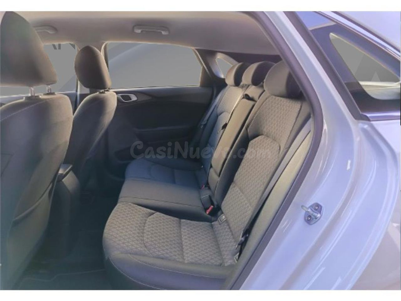 Kia Ceed 1.6 CRDi 100kW (136CV) DCT Business - foto 16
