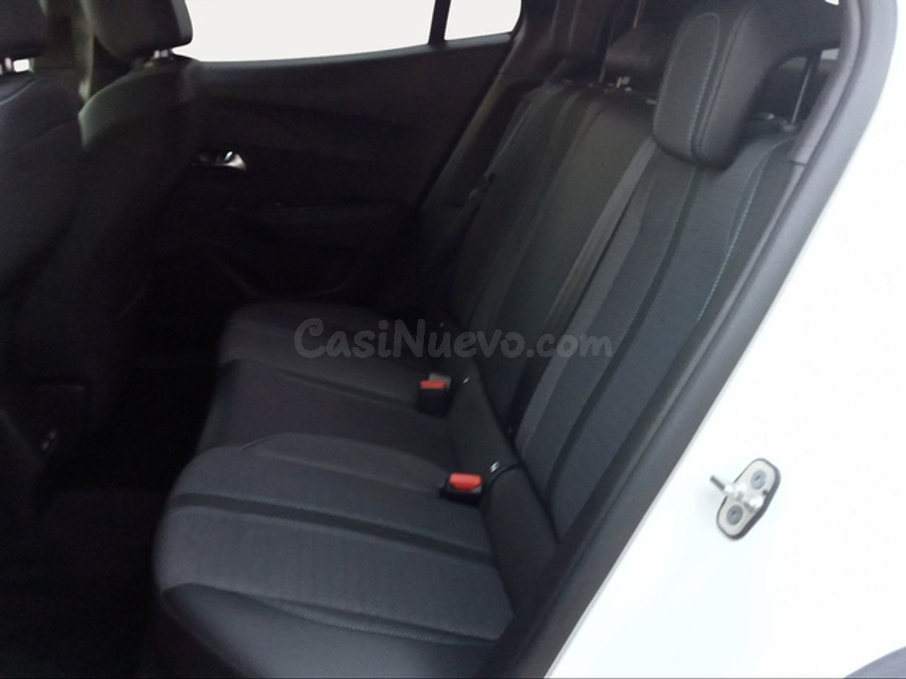 Peugeot 2008 Eléctrico Allure Pack 100 kW (136 CV) - foto 9