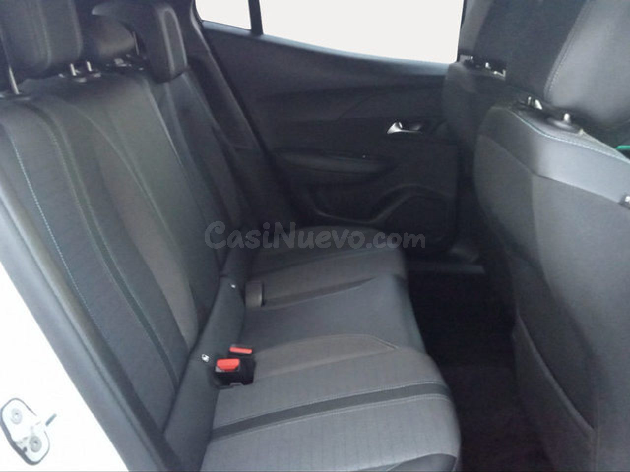 Peugeot 2008 Eléctrico Allure Pack 100 kW (136 CV) - foto 10