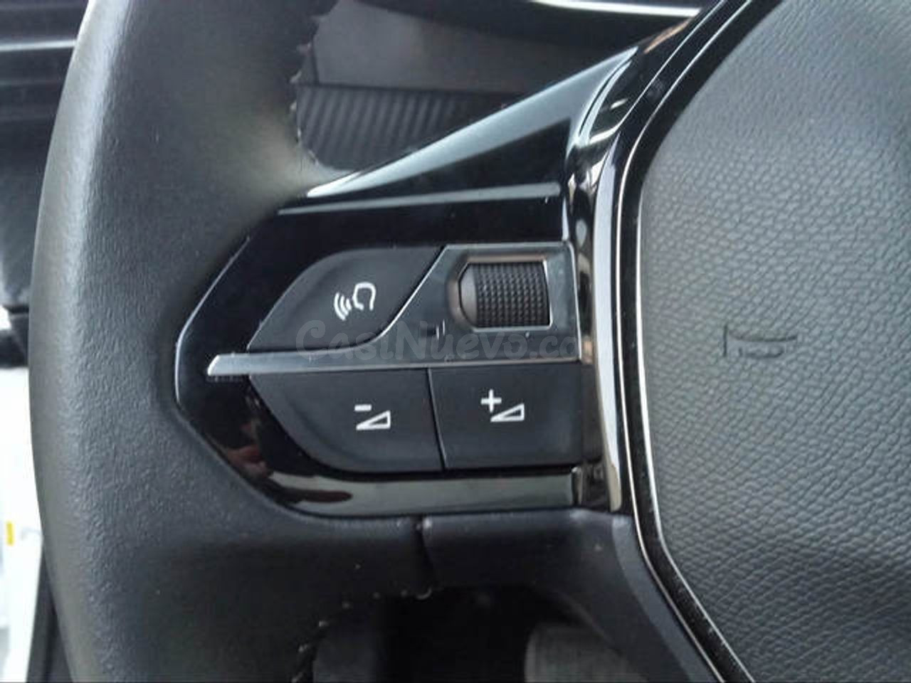 Peugeot 2008 Eléctrico Allure Pack 100 kW (136 CV) - foto 16