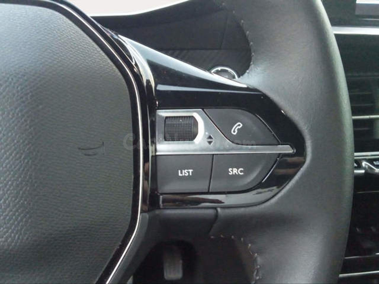 Peugeot 2008 Eléctrico Allure Pack 100 kW (136 CV) - foto 18