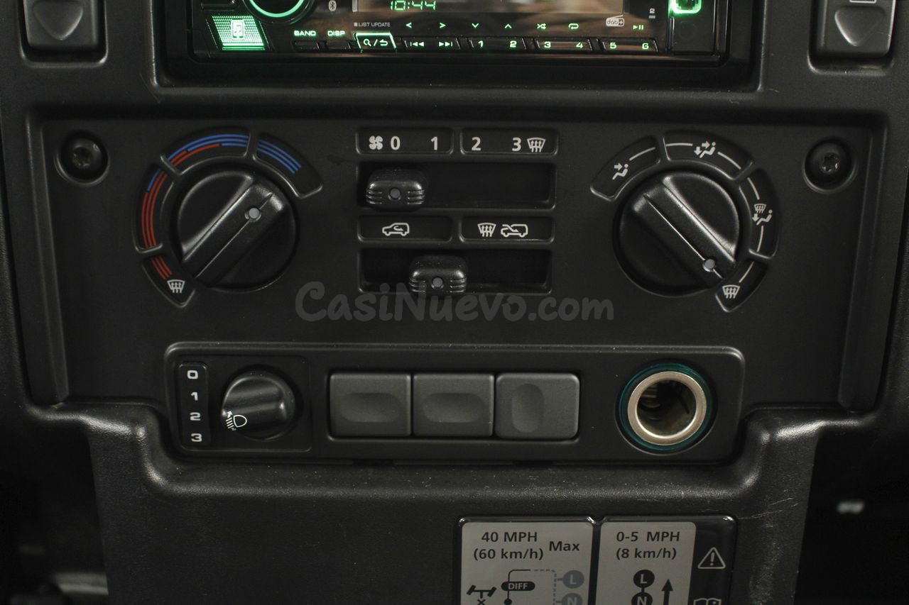 Land-Rover Defender 90 SW E 3P - foto 10