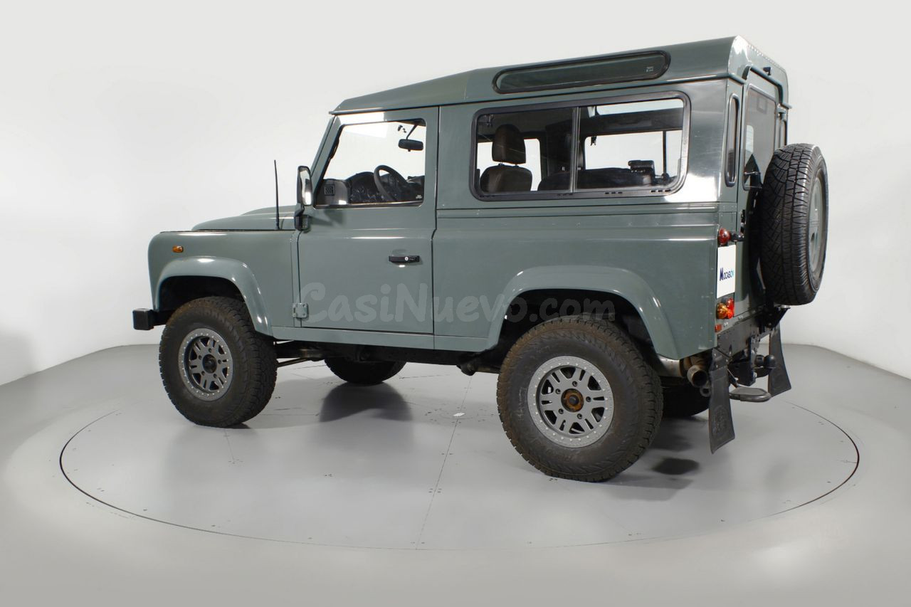 Land-Rover Defender 90 SW E 3P - foto 17
