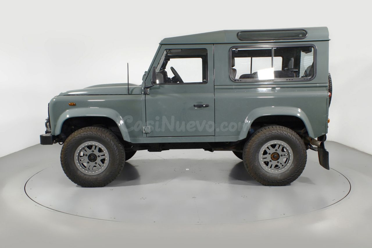 Land-Rover Defender 90 SW E 3P - foto 18