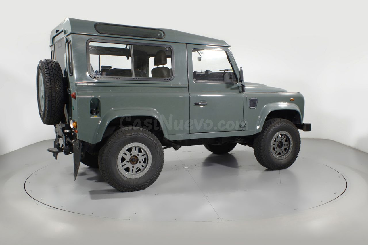 Land-Rover Defender 90 SW E 3P - foto 23