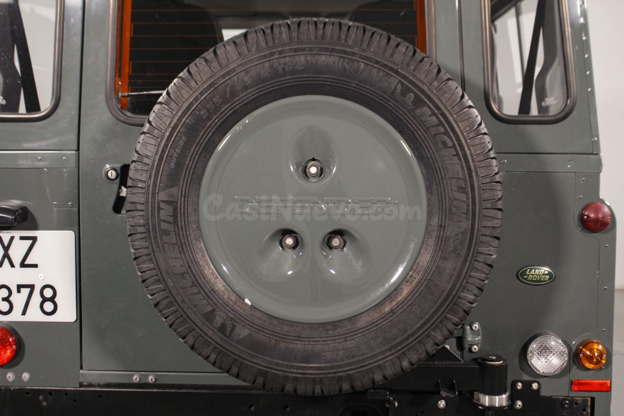 Land-Rover Defender 90 SW E 3P - foto 25