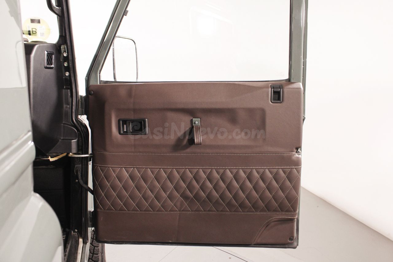 Land-Rover Defender 90 SW E 3P - foto 28