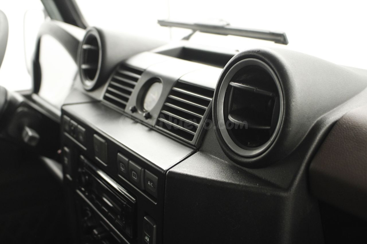 Land-Rover Defender 90 SW E 3P - foto 30