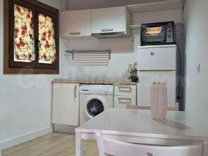 Centro Feria. Coqueto y bonito ESTUDIA amueblado se alquila. - foto 2