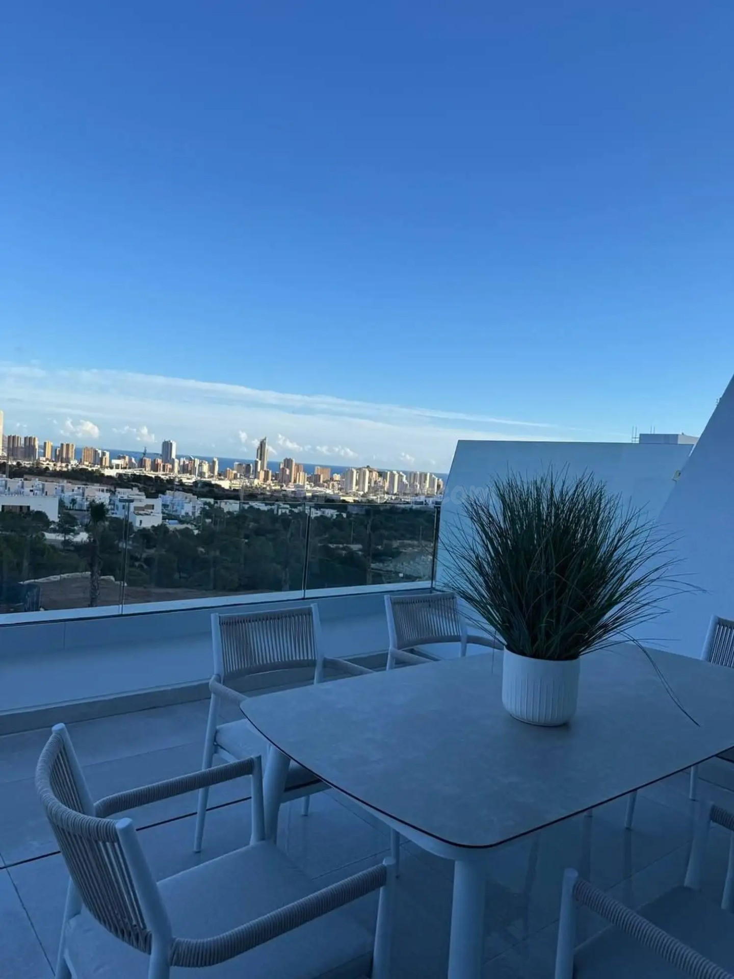 Piso con vistas al Mar y zona tranquila de 2 dormitorios - foto 3