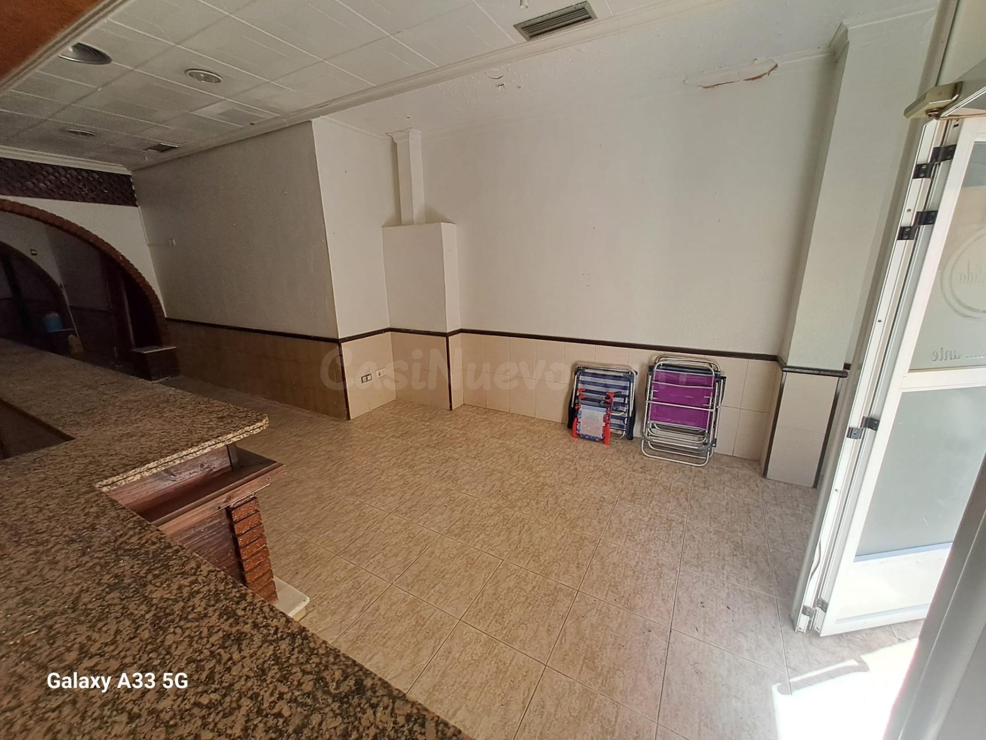 Local comercial en Águilas: 80 m2 para reformar con orientac - foto 3