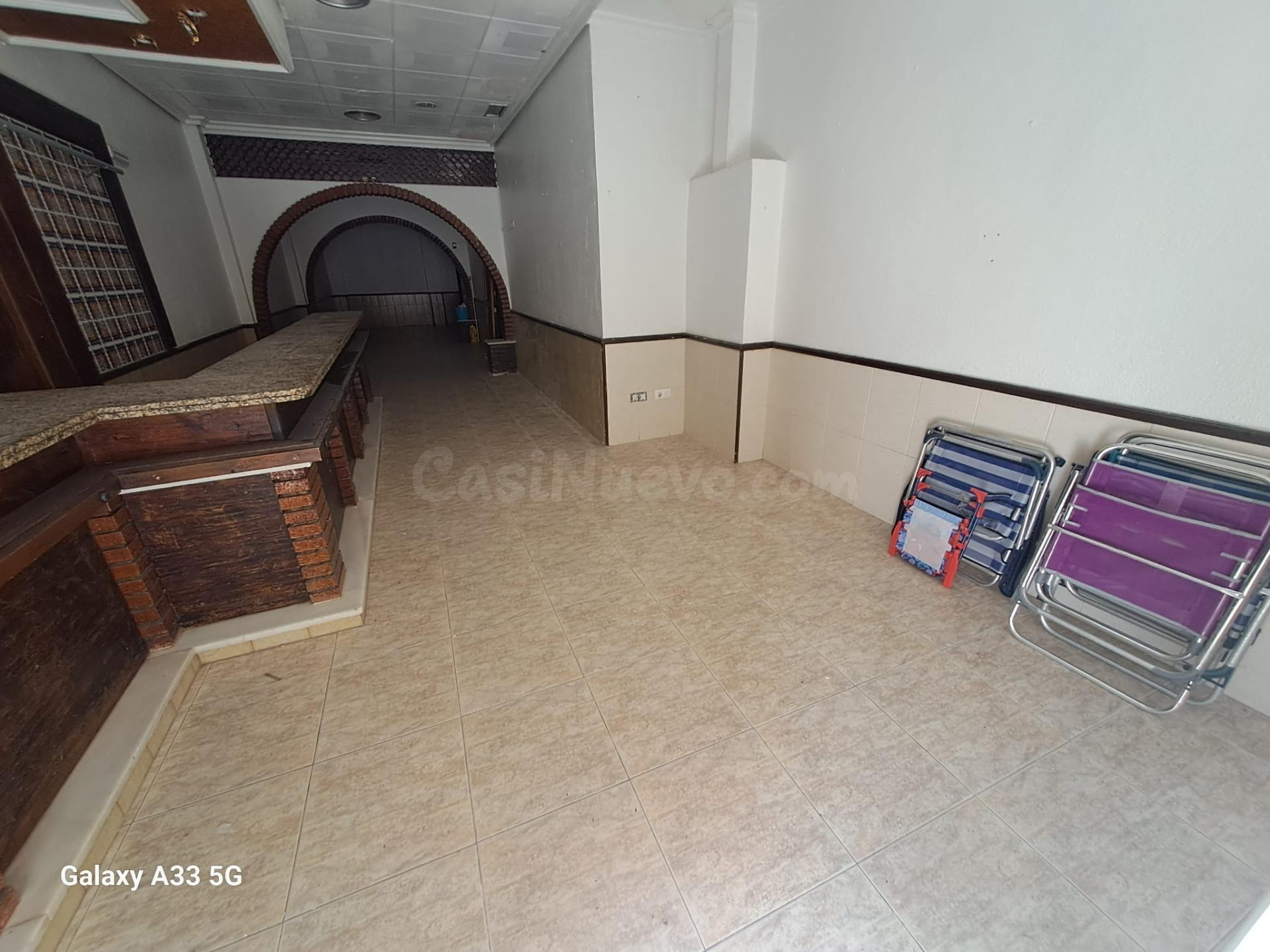 Local comercial en Águilas: 80 m2 para reformar con orientac - foto 5