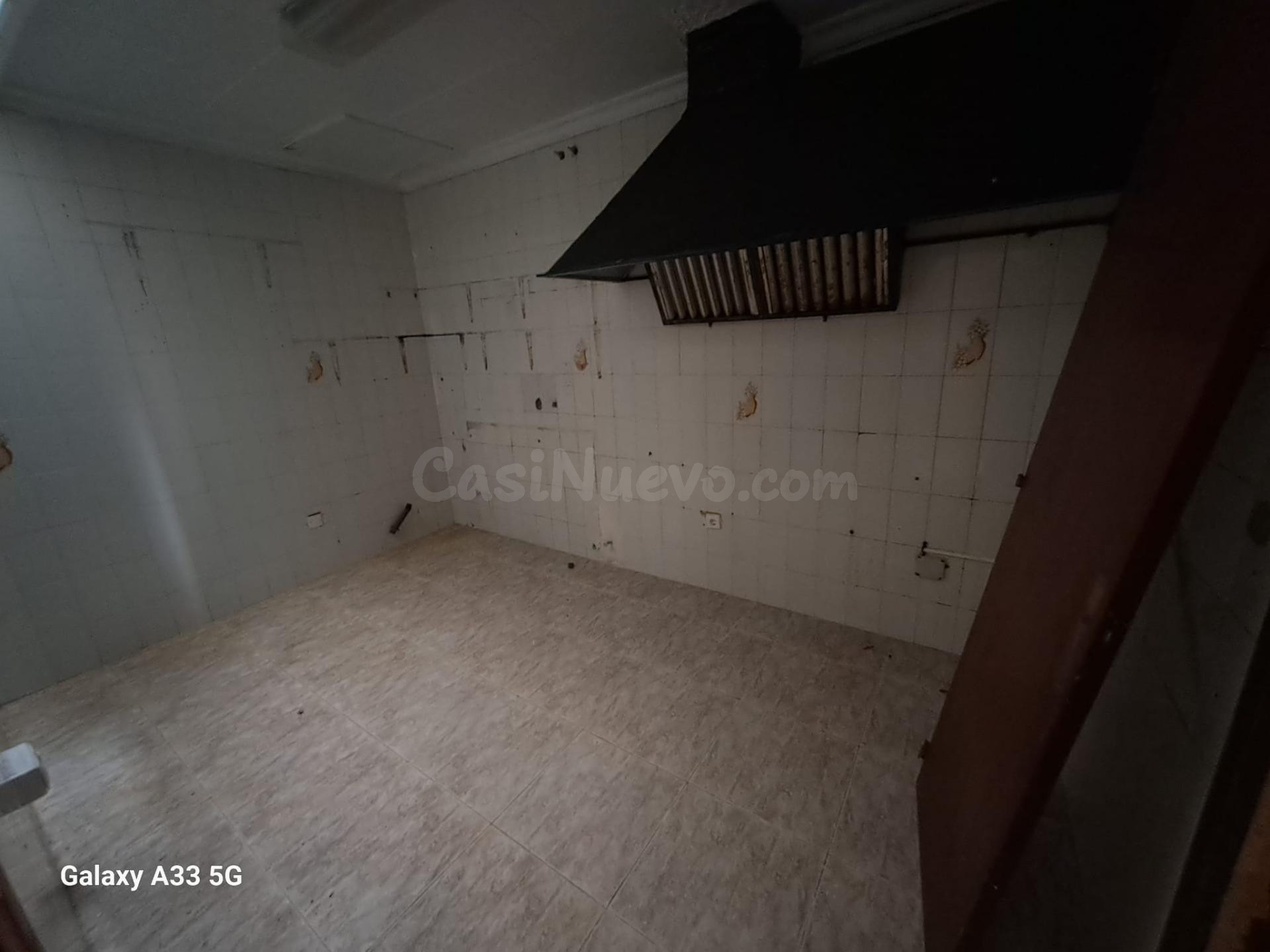 Local comercial en Águilas: 80 m2 para reformar con orientac - foto 12