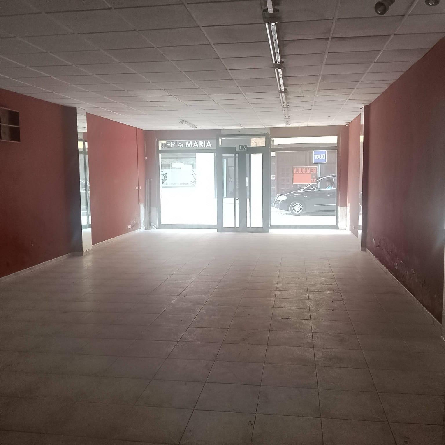 Local en alquiler en el centro de Cee – 110 m2, doble fachad - foto 2