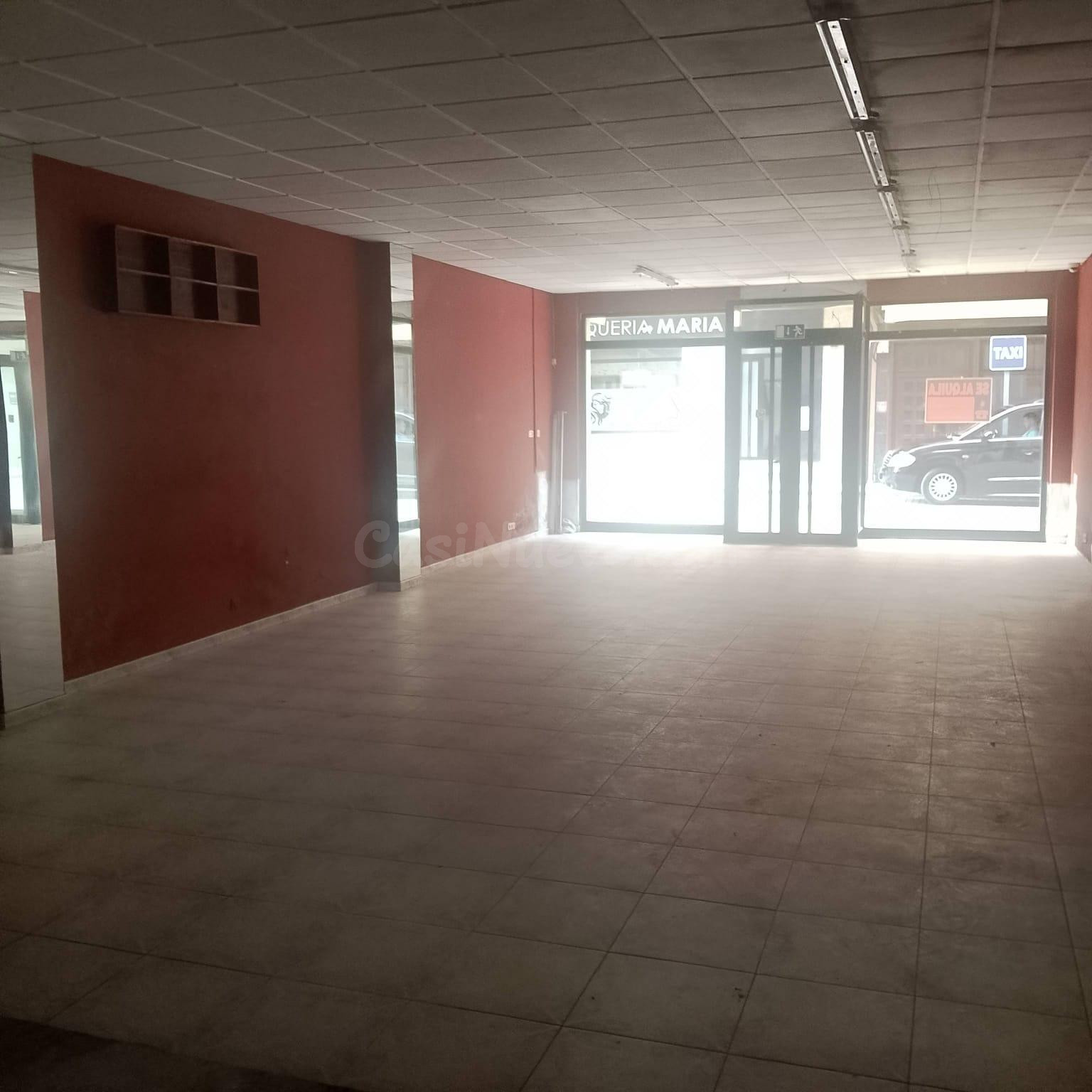 Local en alquiler en el centro de Cee – 110 m2, doble fachad - foto 3