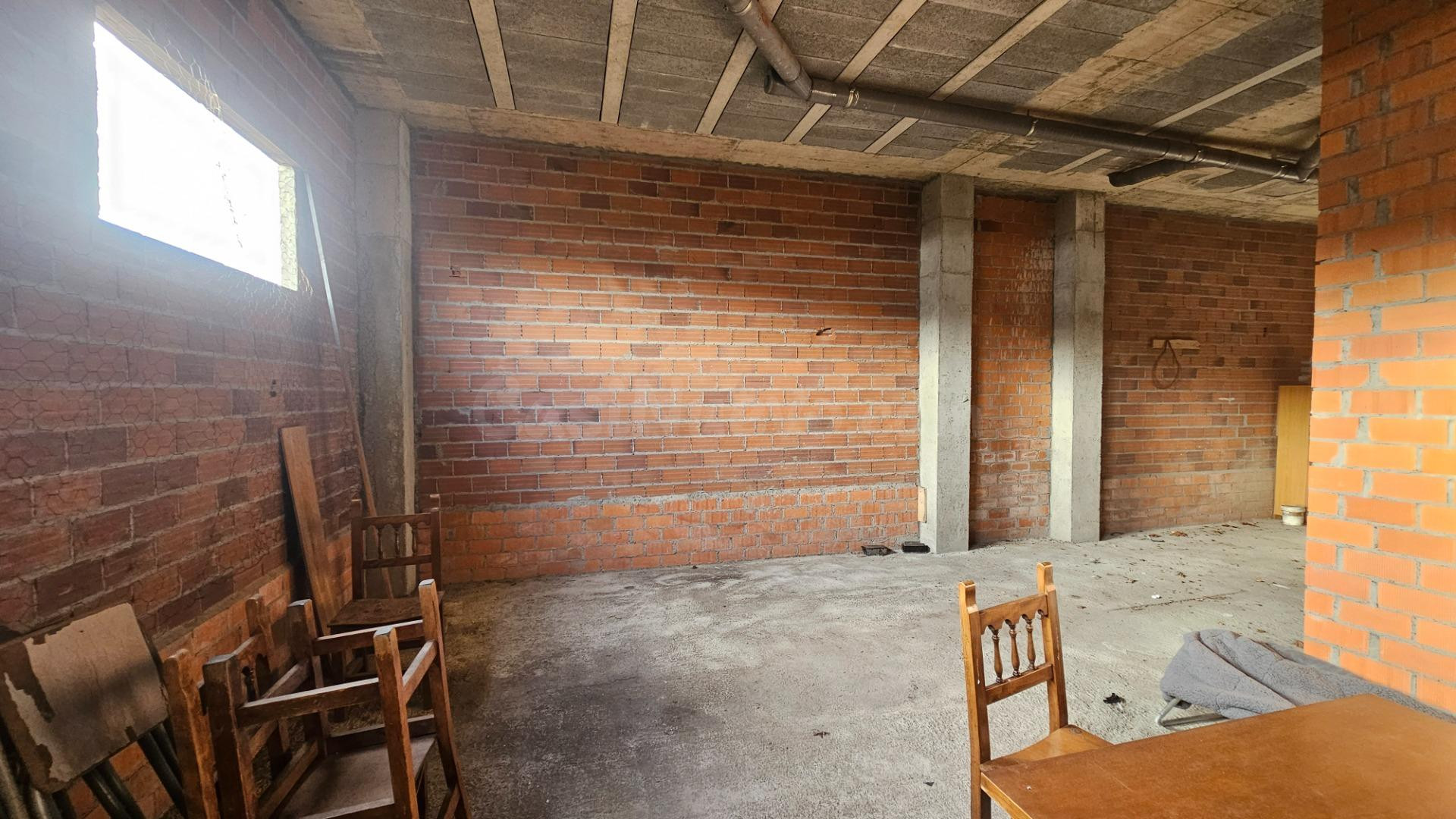 Local comercial en bruto con plaza de garaje en venta en Cee - foto 8