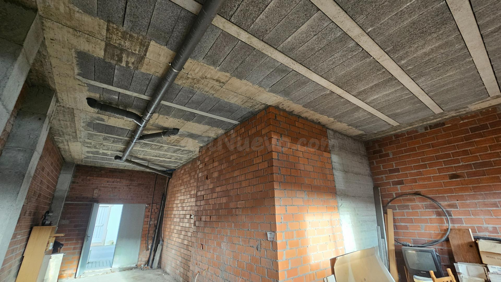 Local comercial en bruto con plaza de garaje en venta en Cee - foto 11