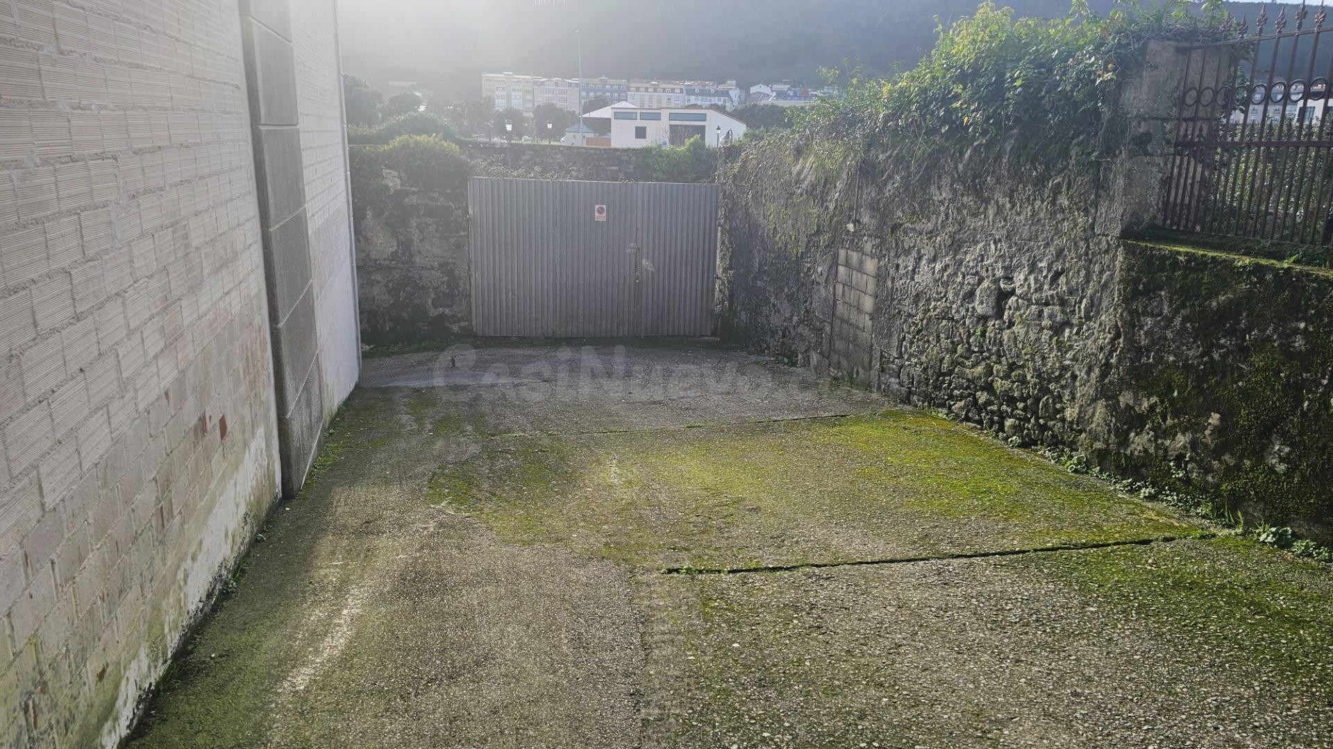 Local comercial en bruto con plaza de garaje en venta en Cee - foto 13