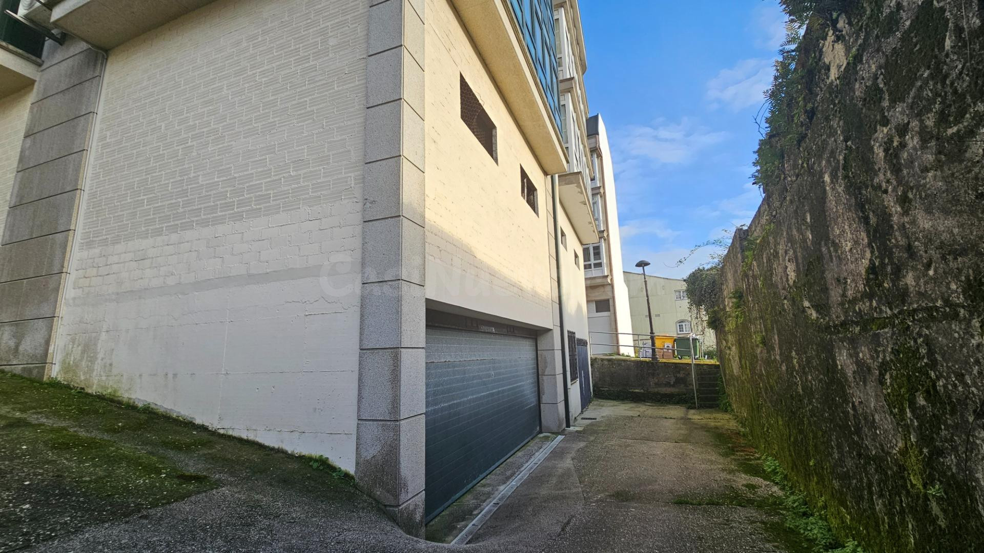 Local comercial en bruto con plaza de garaje en venta en Cee - foto 15