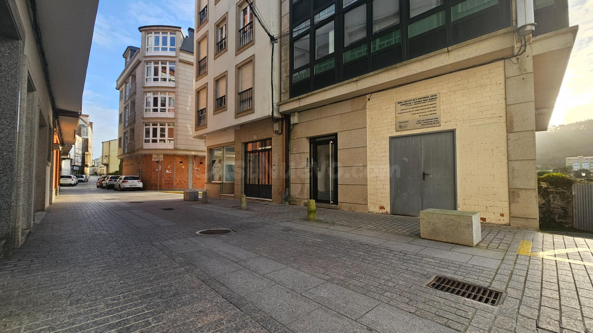 Local comercial en bruto con plaza de garaje en venta en Cee - foto 18