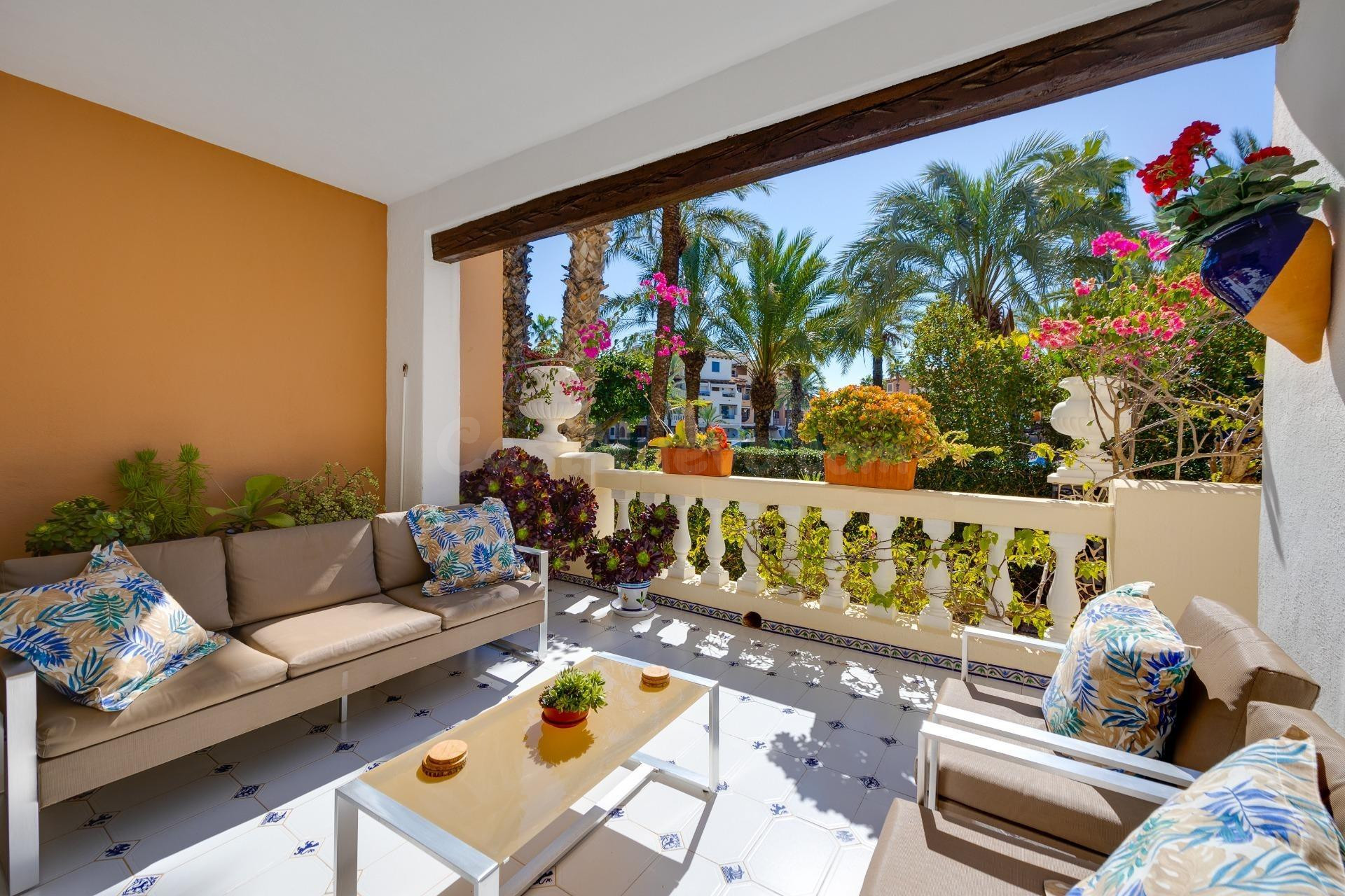 Maravilloso piso bajo (aprox. 72 m2) con gran terraza en la  - foto 2