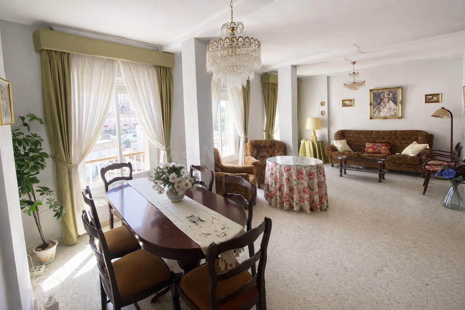 Amplio piso de 3 dormitorios con balcón en plena Calle Real  - foto 3