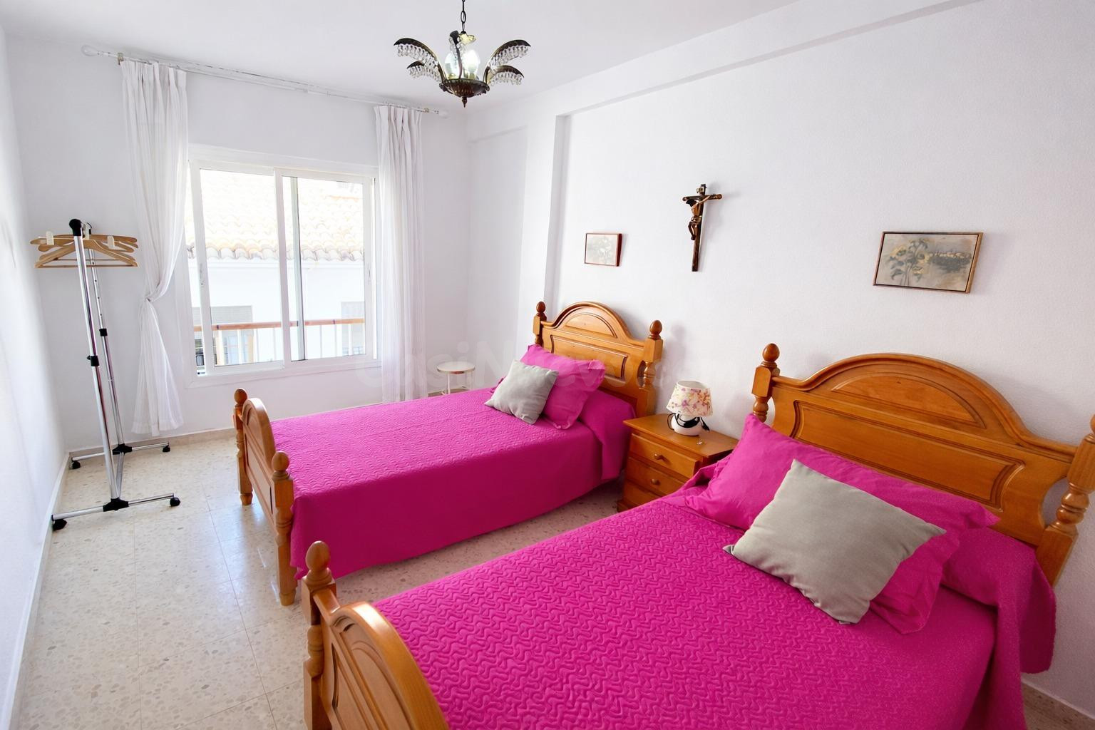 Amplio piso de 3 dormitorios con balcón en plena Calle Real  - foto 7