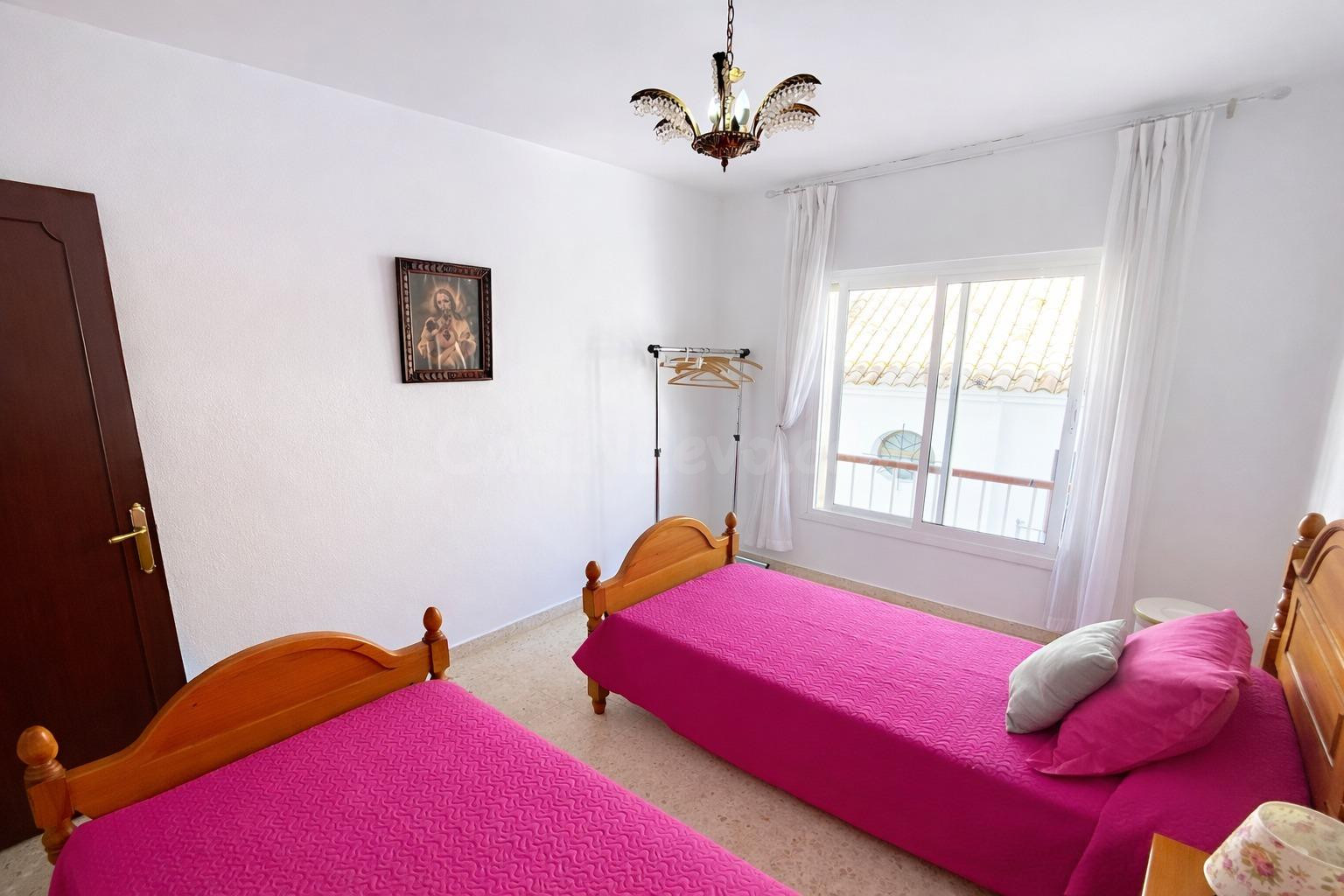 Amplio piso de 3 dormitorios con balcón en plena Calle Real  - foto 8