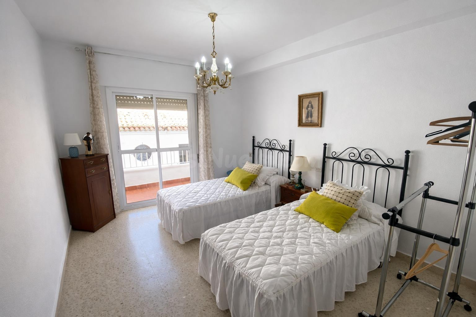 Amplio piso de 3 dormitorios con balcón en plena Calle Real  - foto 11