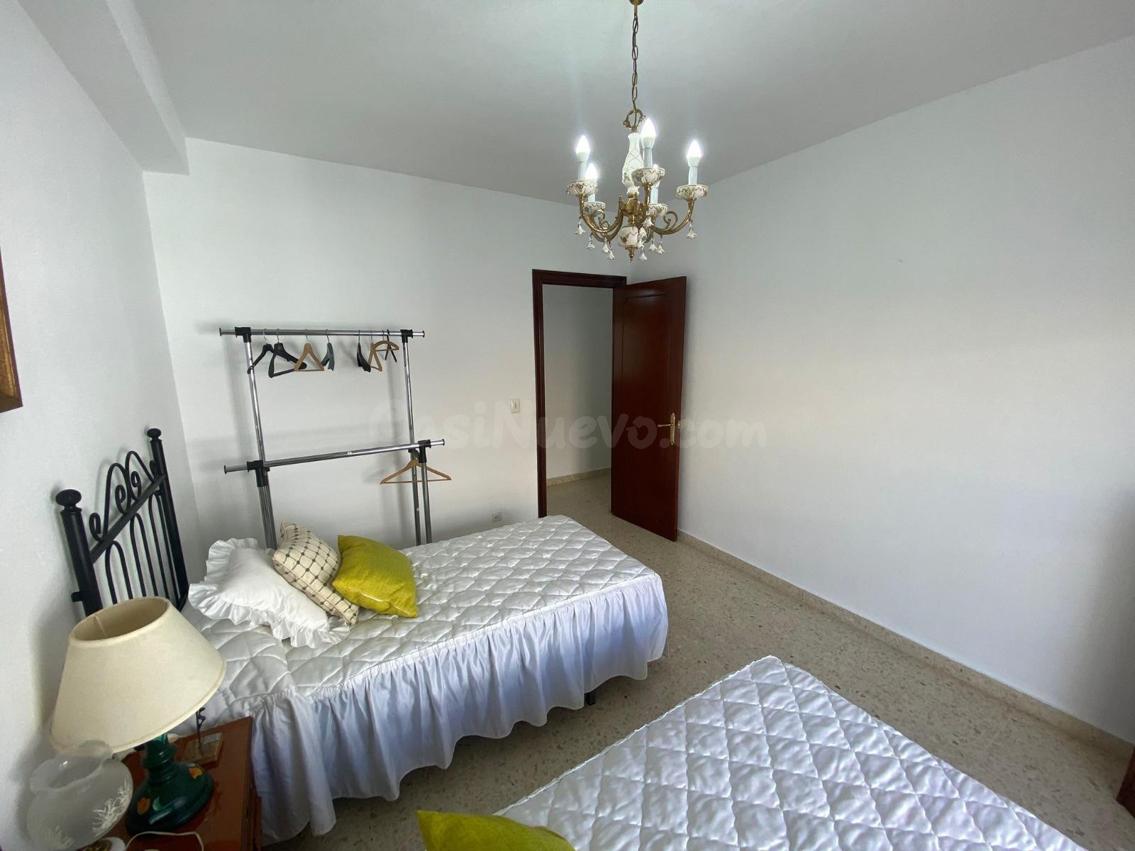 Amplio piso de 3 dormitorios con balcón en plena Calle Real  - foto 10