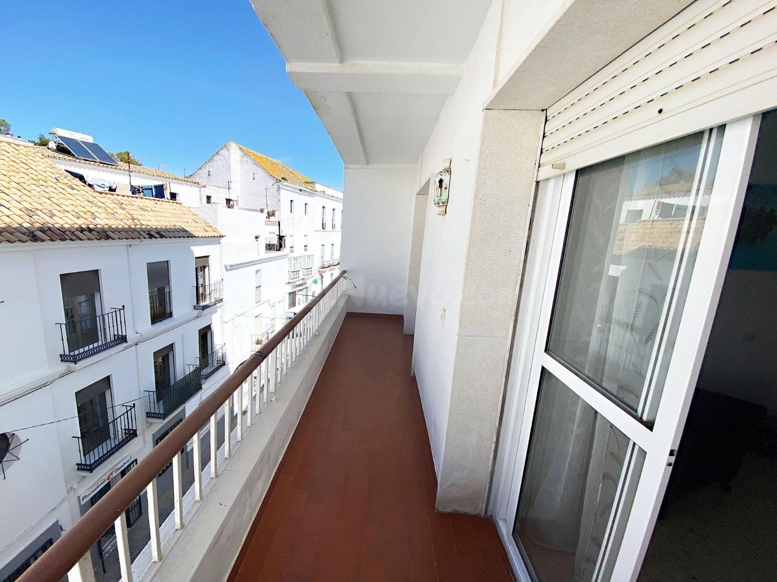 Amplio piso de 3 dormitorios con balcón en plena Calle Real  - foto 14