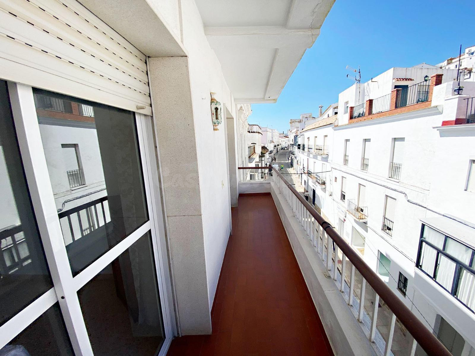 Amplio piso de 3 dormitorios con balcón en plena Calle Real  - foto 15