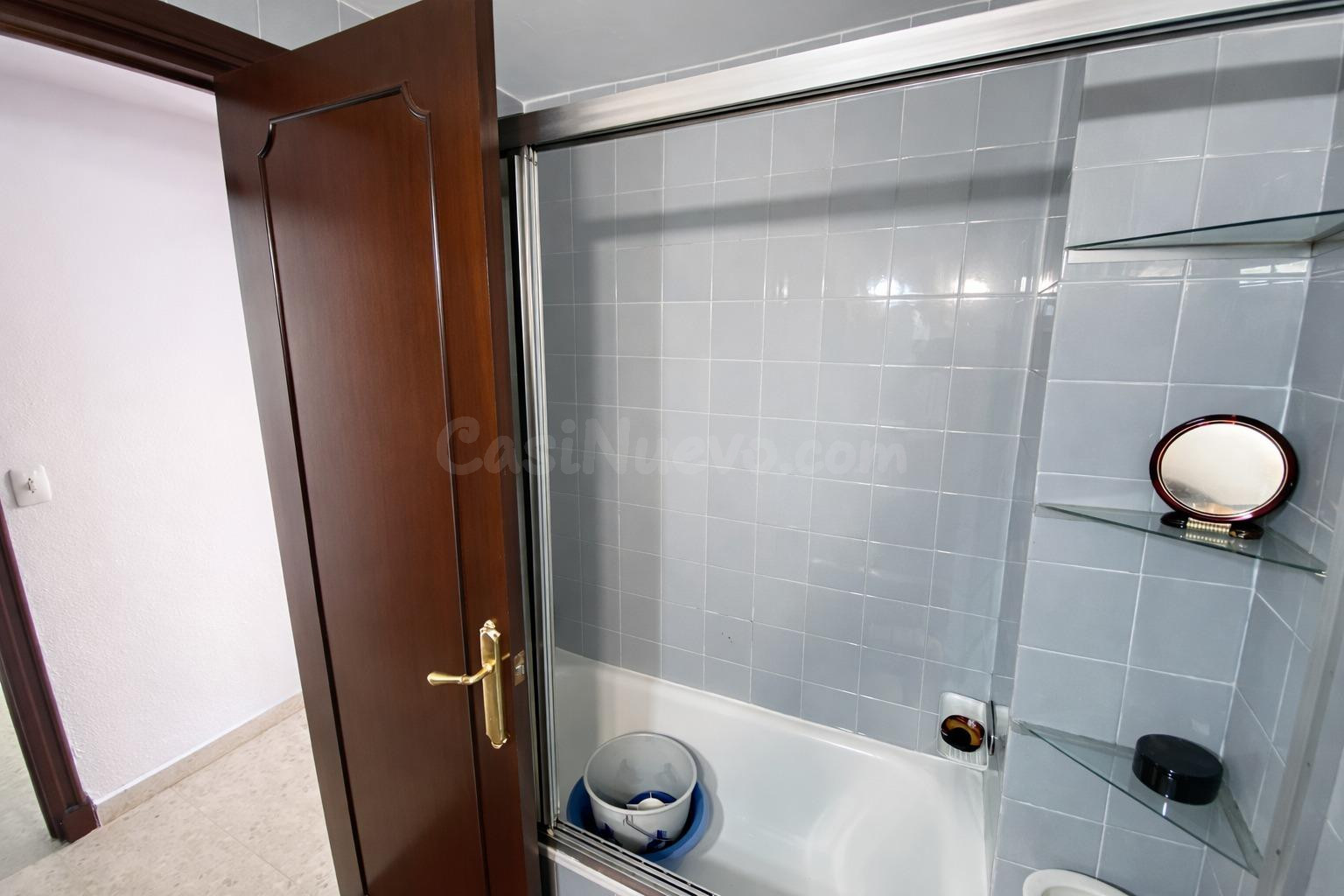 Amplio piso de 3 dormitorios con balcón en plena Calle Real  - foto 19