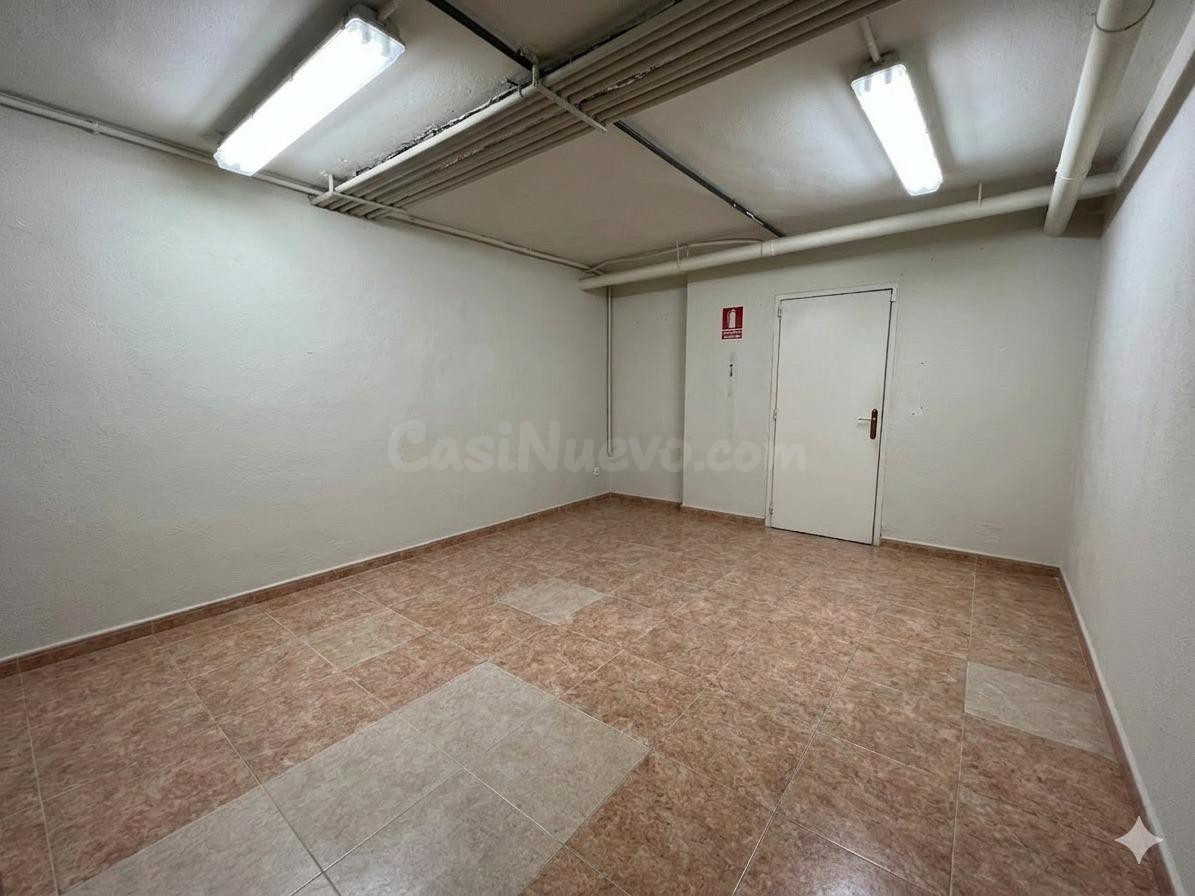 Espacioso local comercial en Maracena, con oficinas, almacén - foto 2