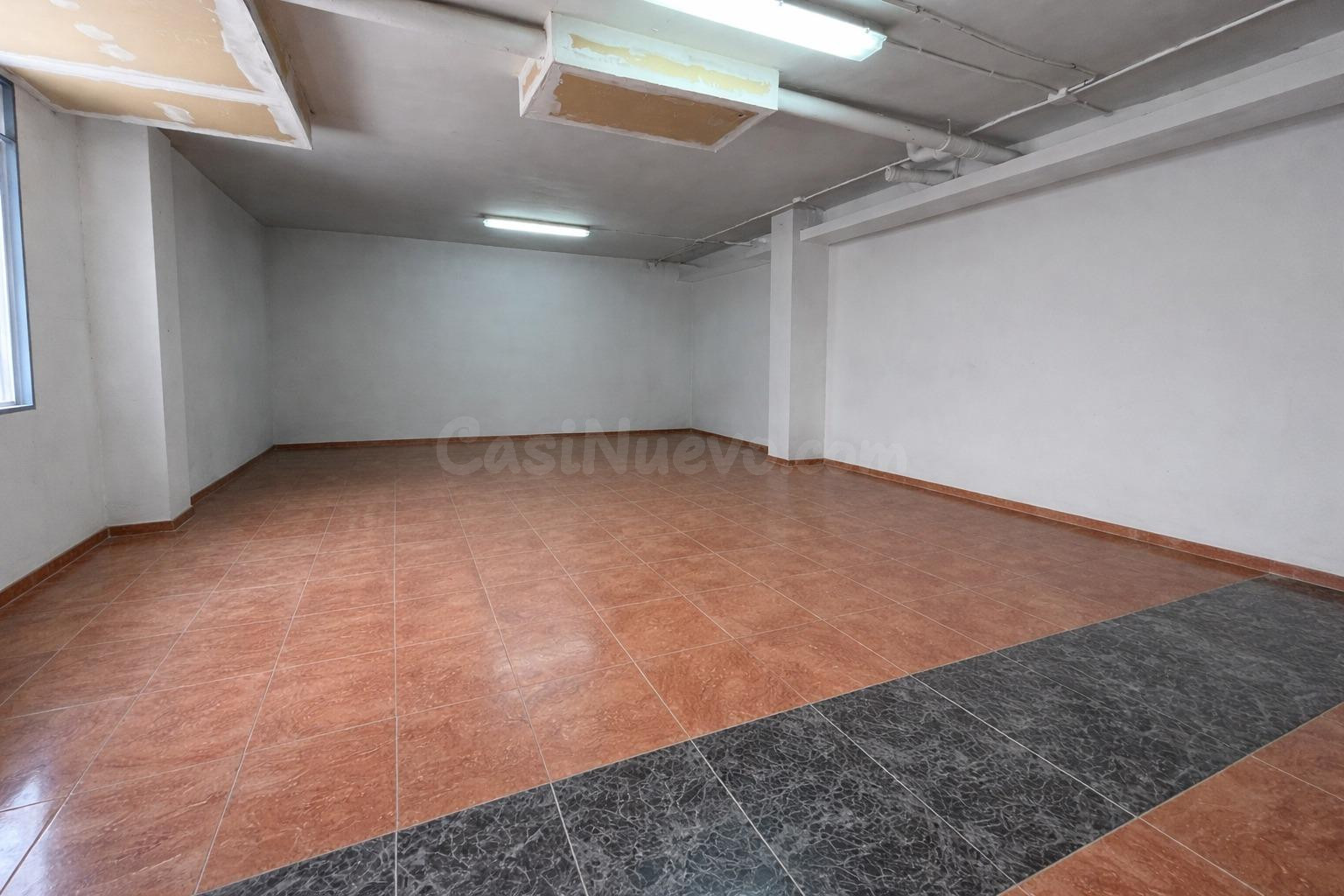 Espacioso local comercial en Maracena, con oficinas, almacén - foto 6