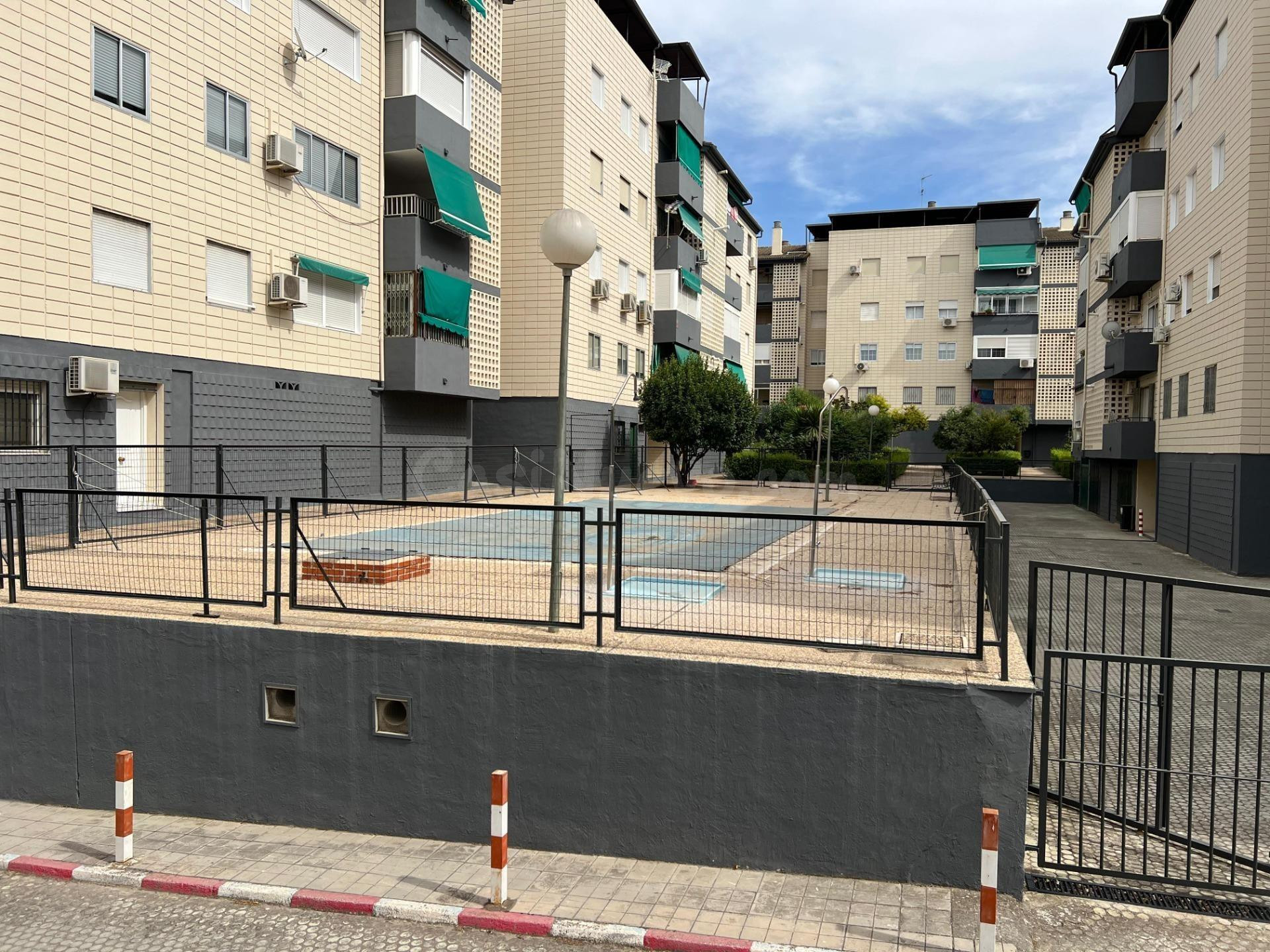 Espacioso local comercial en Maracena, con oficinas, almacén - foto 9