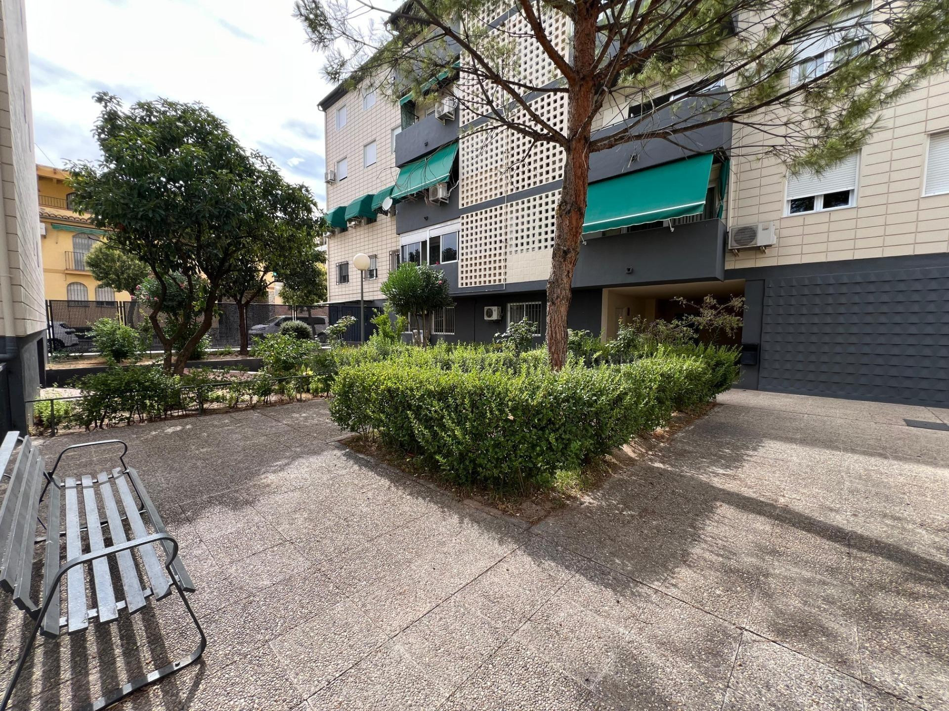 Espacioso local comercial en Maracena, con oficinas, almacén - foto 10