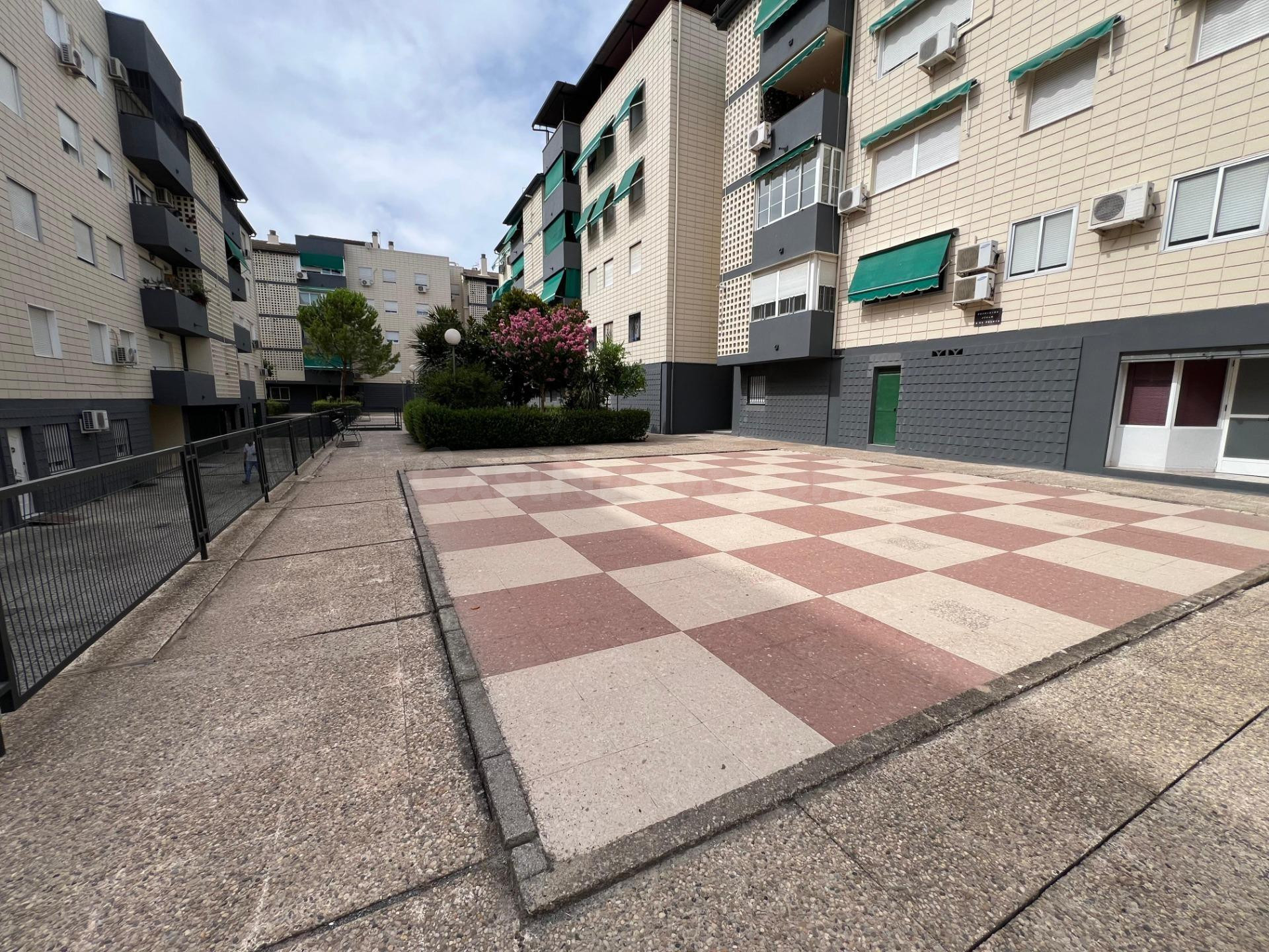 Espacioso local comercial en Maracena, con oficinas, almacén - foto 11