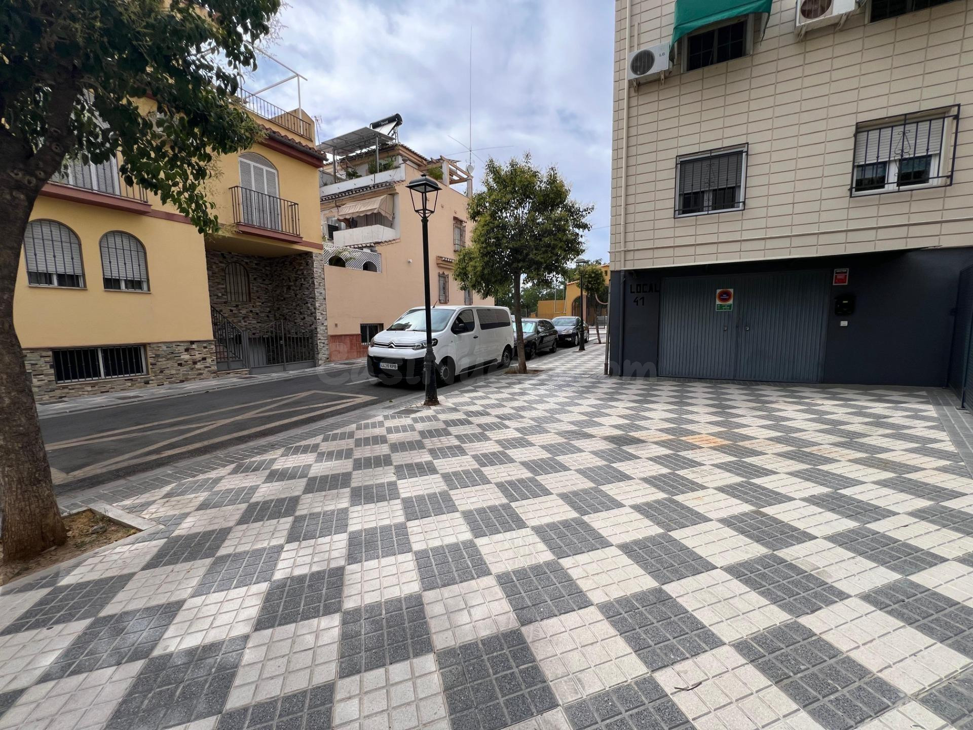 Espacioso local comercial en Maracena, con oficinas, almacén - foto 14