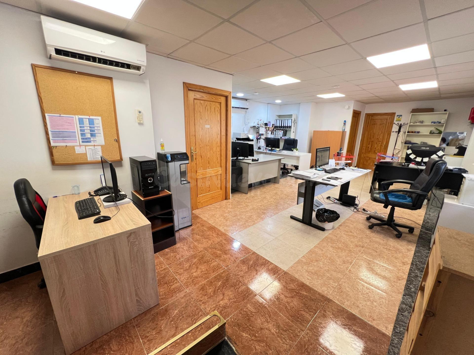 Espacioso local comercial en Maracena, con oficinas, almacén - foto 17