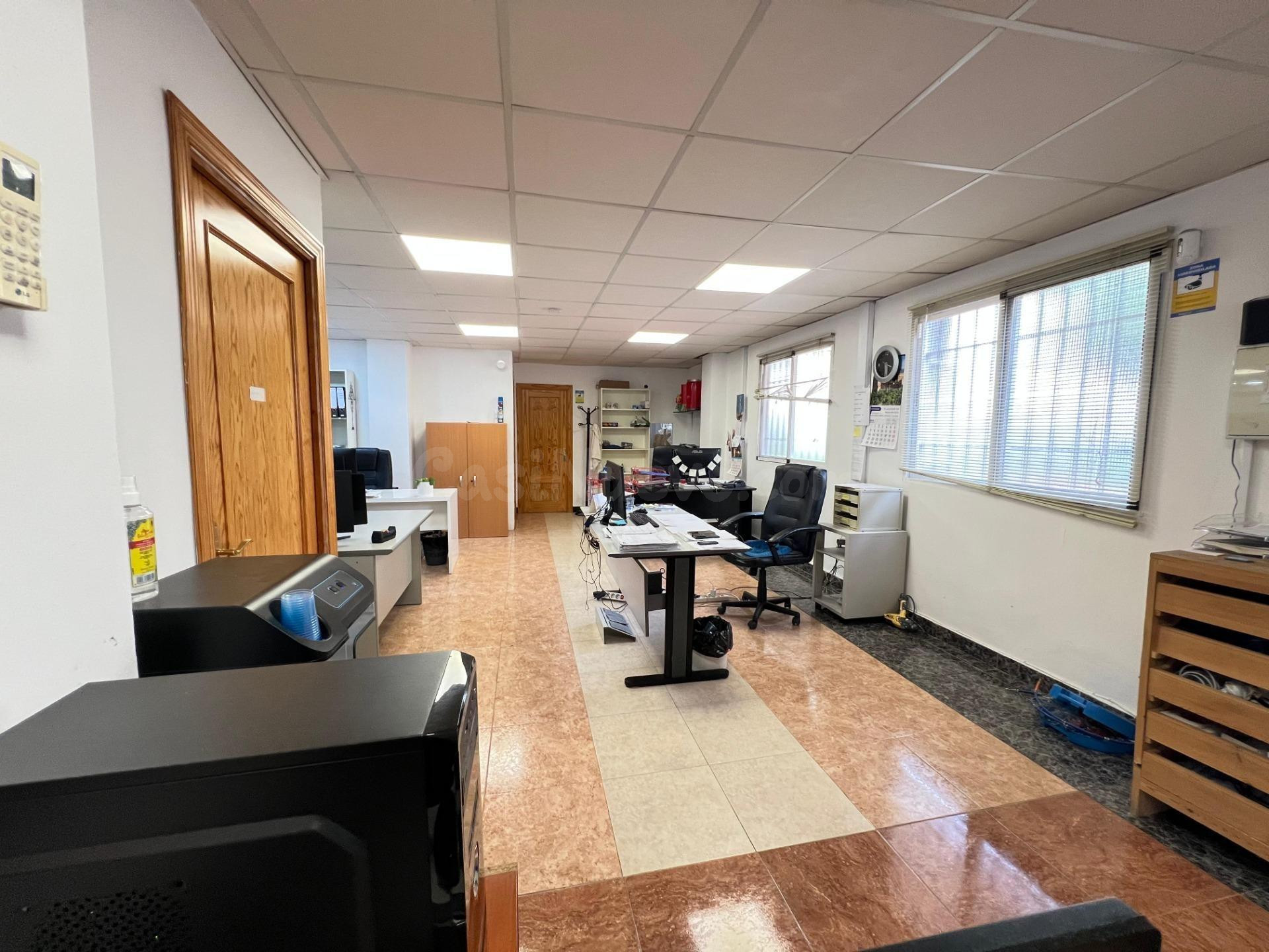 Espacioso local comercial en Maracena, con oficinas, almacén - foto 18