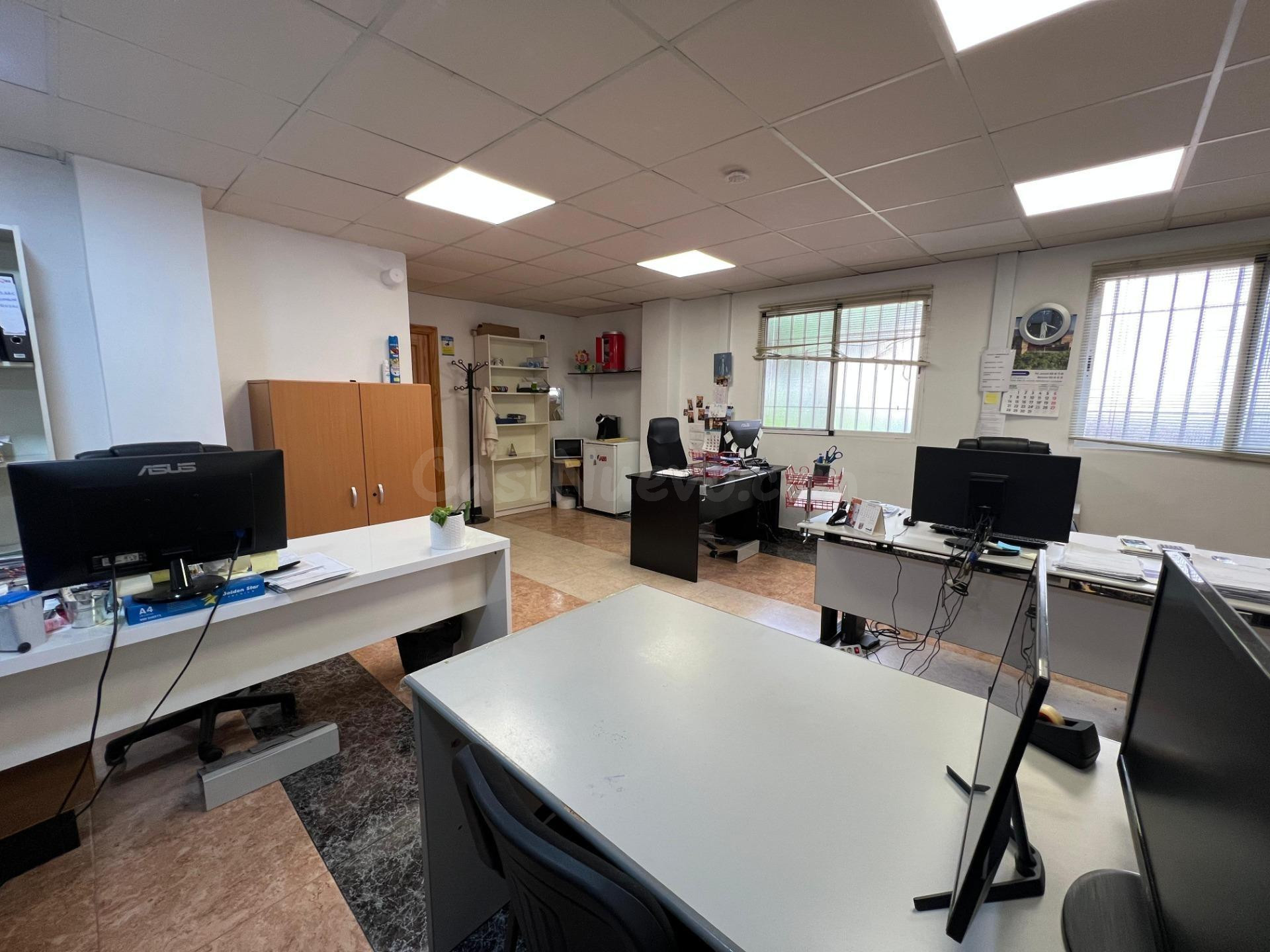 Espacioso local comercial en Maracena, con oficinas, almacén - foto 20